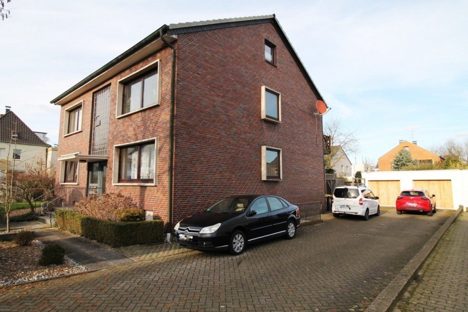 Einfahrt / Garagen Mehrfamilienhaus Dinslaken / Dinslakener Bruch