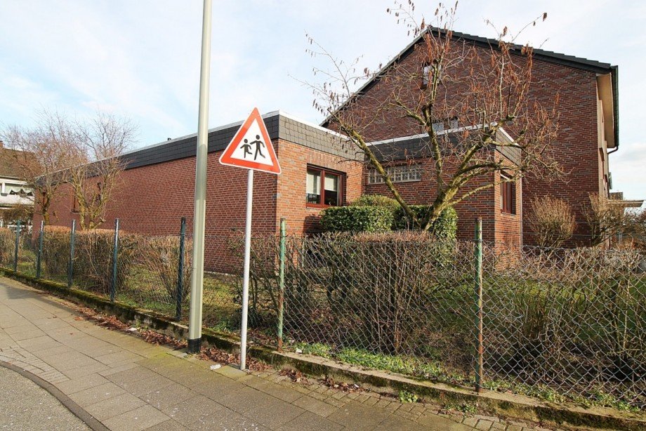 Seitenansicht Mehrfamilienhaus Dinslaken / Dinslakener Bruch