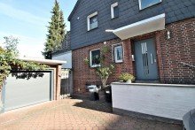Garage / Eingang Kapitalanlage oder Eigennutz - beides geht

Mehrfamilienhaus in Duisburg-Aldenrade