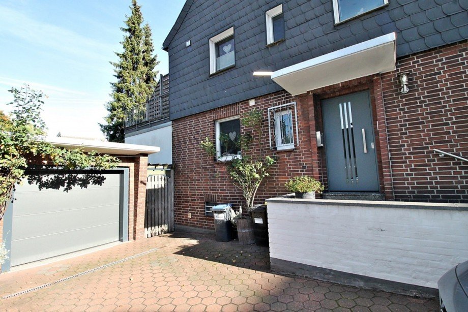 Garage / Eingang Mehrfamilienhaus Duisburg / Aldenrade